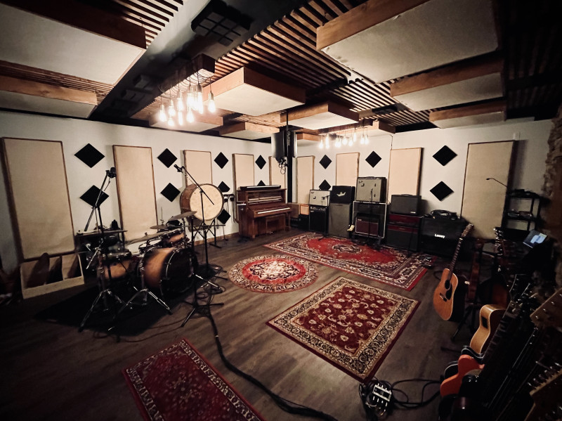 Bright Lights Music – Recording Studio Amplifies Saskatchewan’s Music Scene New Projects, Community Roots, and a Commitment to Craft